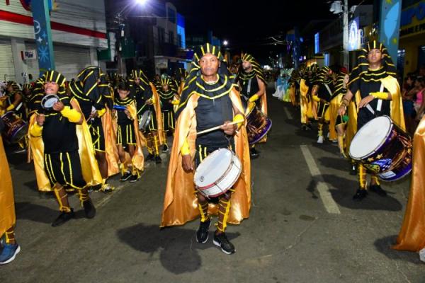 Desfile das Escolas de Samba encanta público na Avenida Getúlio Vargas.(Imagem:Secom)