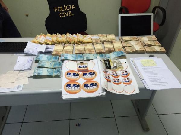 Material de campanha de Bessah e Osmar J&uacute;nior apreendido durante opera&ccedil;&otilde;es.(Imagem:Divulga&ccedil;&atilde;o)