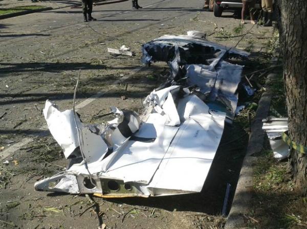 Asa de aeronave que caiu em Curitiba.(Imagem:Rodrigo Pinto/ &Oacute;TV - RPCTV)