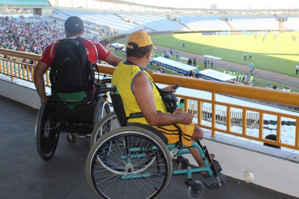 Cadeirantes no Est&aacute;dio Albert&atilde;o.(Imagem:Abdias Bideh/GloboEsporte.com)