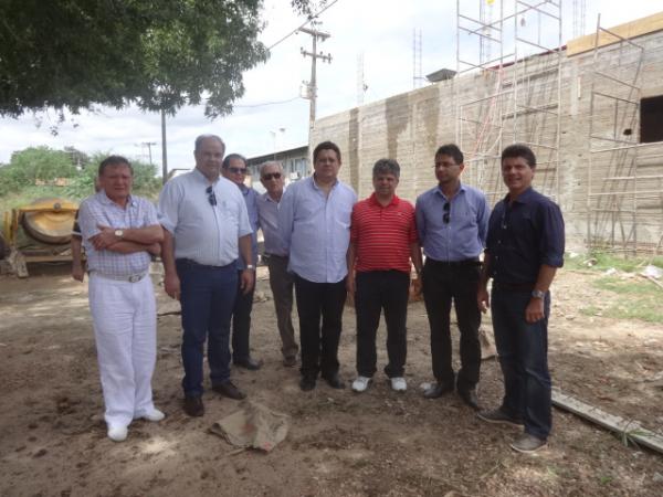 Secret&aacute;rio Estadual de Sa&uacute;de realizou inspe&ccedil;&atilde;o em obras do setor de sa&uacute;de de Floriano.(Imagem:FlorianoNews)