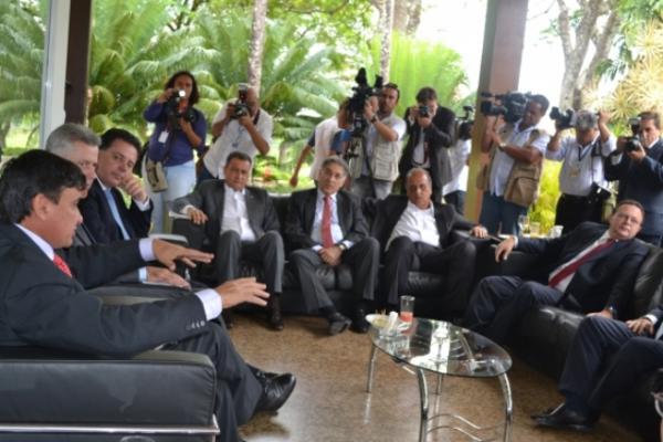 Wellington Dias participa de encontro com governadores em Brasília