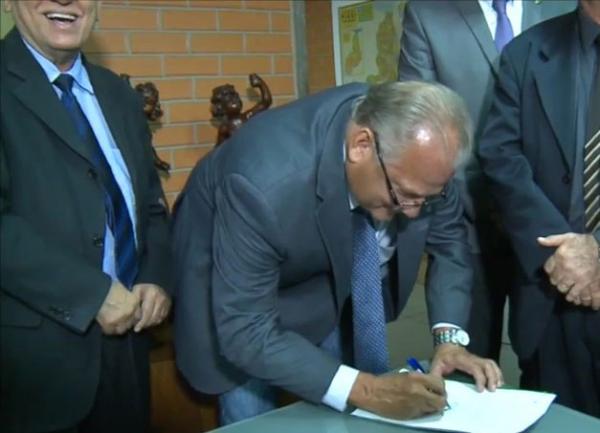 Com reforma administrativa, um terço dos deputados da Alepi é formado por suplentes