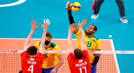 Brasil perde para Rússia por 3 sets a 0 no vôlei masculino em Tóquio