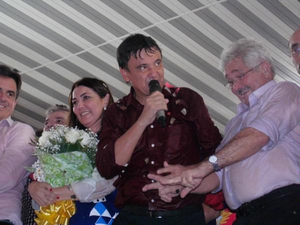 Wellington Dias, Elmano F&eacute;rrer e Margarete Coelho durante conven&ccedil;&atilde;o.(Imagem:FlorianoNews)
