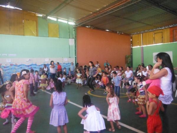 Escola Pequeno Pr&iacute;ncipe comemorou nesta quinta-feira o Dia do Folclore.(Imagem:FlorianoNews)