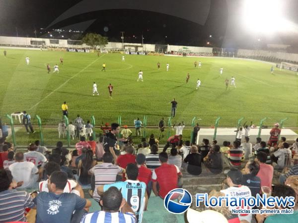 Atl&eacute;tico-GO vence Flamengo-PI na estreia da Copa do Brasil em Floriano.(Imagem:FlorianoNews)