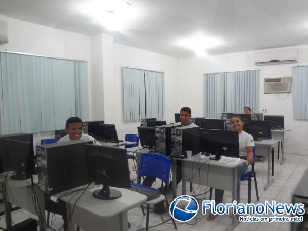 SENAI realiza Curso de Corte, Costura e Operador de Computador em Floriano.(Imagem:FlorianoNews)