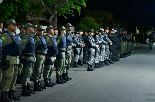 C&acirc;mara Municipal de Floriano homenageia 3&ordm;BPM com entrega de Mo&ccedil;&atilde;o de Aplauso.(Imagem:CMF)