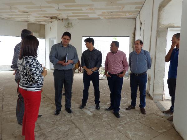 Sesapi garante convênio com Floriano para conclusão das obras da Policlínica.(Imagem:FlorianoNews)
