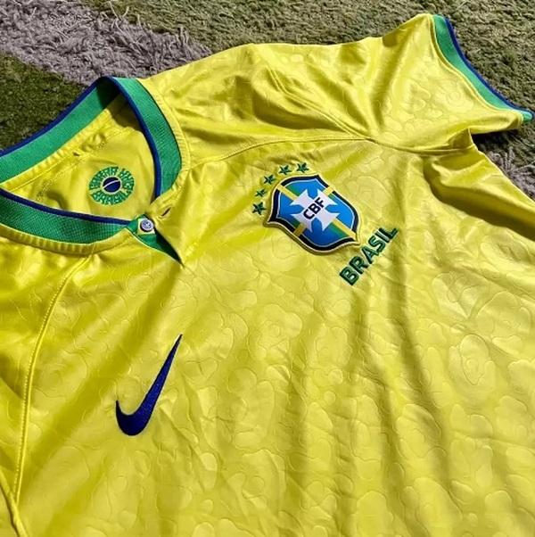  Camisa da sele&ccedil;&atilde;o brasileira Brasil na Copa do Mundo de 2022.(Imagem: ge )