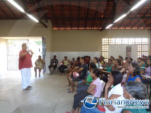 Palestra discute importância da família e escola na formação de crianças e adolescentes.(Imagem:FlorianoNews)