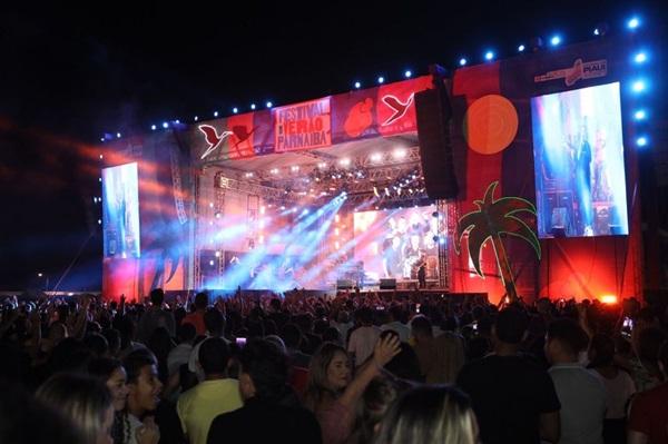 As bandas Som e Louvor e Avivah deram in&iacute;cio ao &uacute;ltimo final de semana do festival(Imagem:Reprodu&ccedil;&atilde;o)